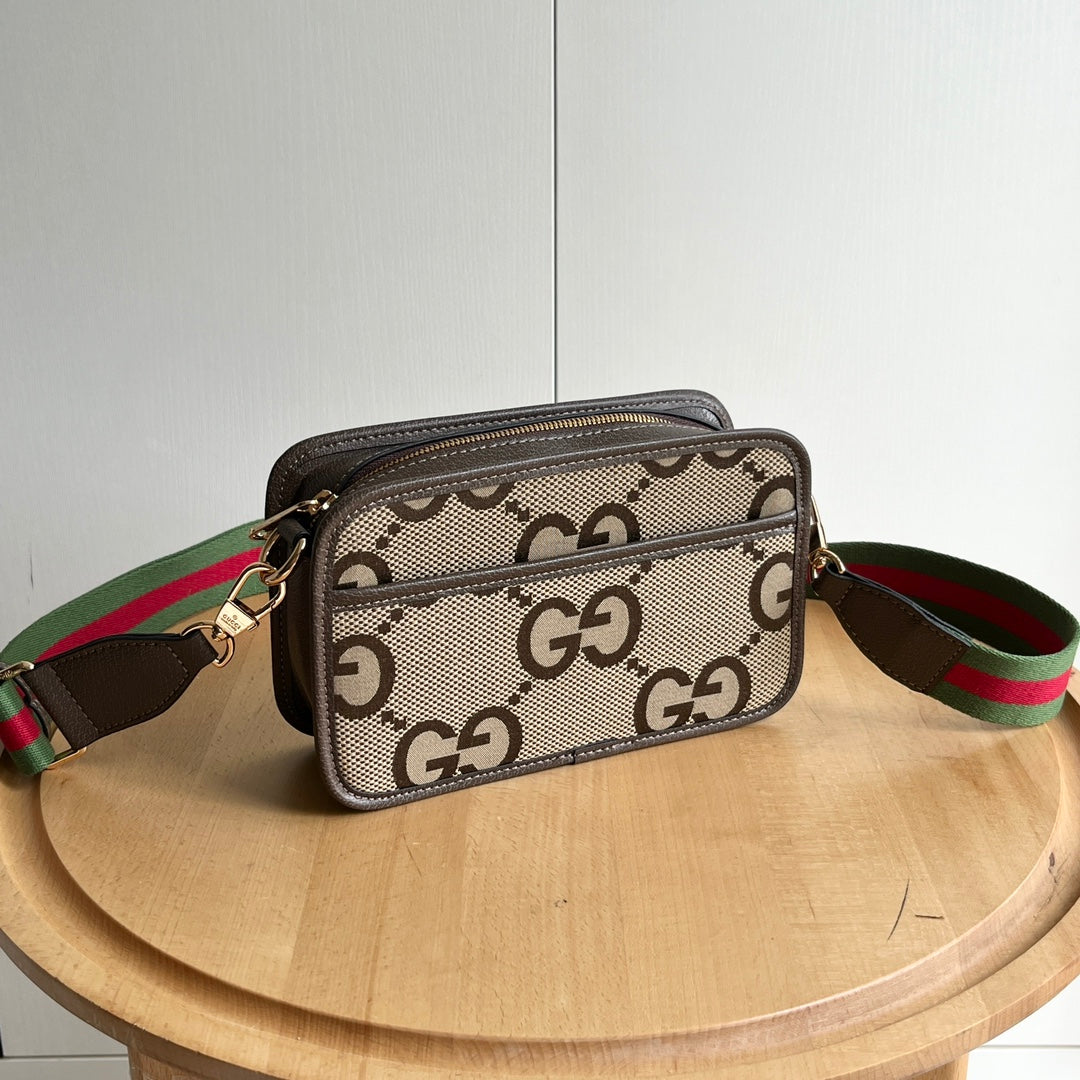 GUCCI ショルダーバッグ 696075