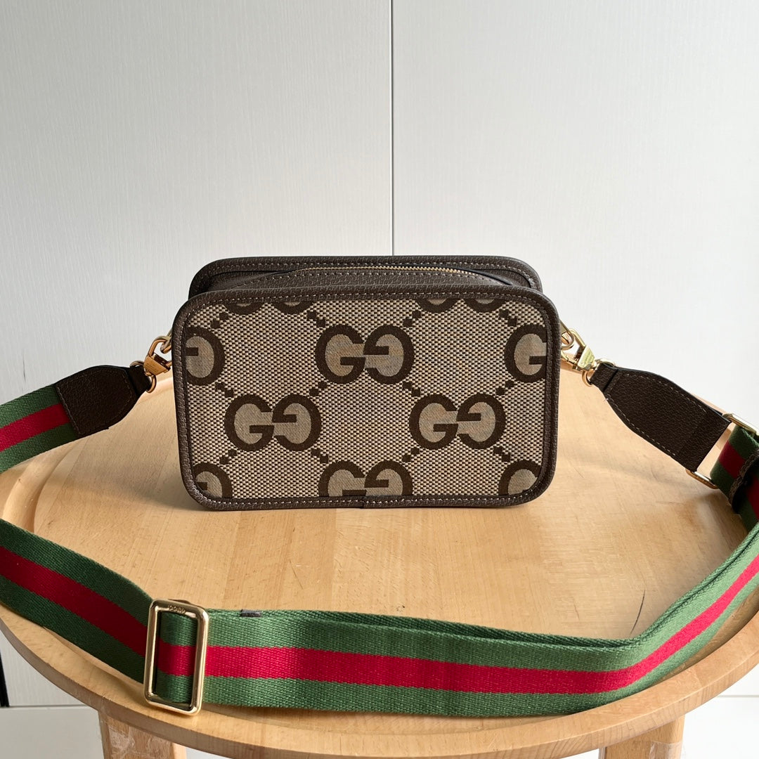 GUCCI ショルダーバッグ 696075