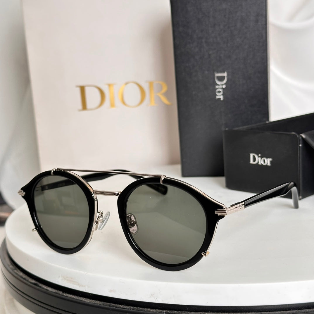 DIOR MODEL：DIORBLACKSUIT R7U