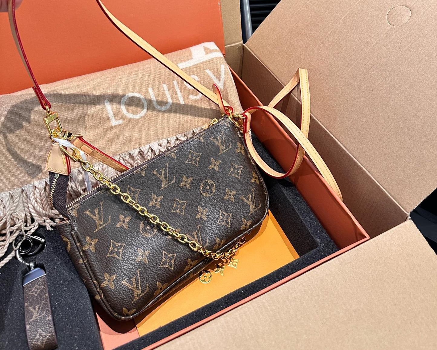 LOUIS VUITTON ルイヴィトン