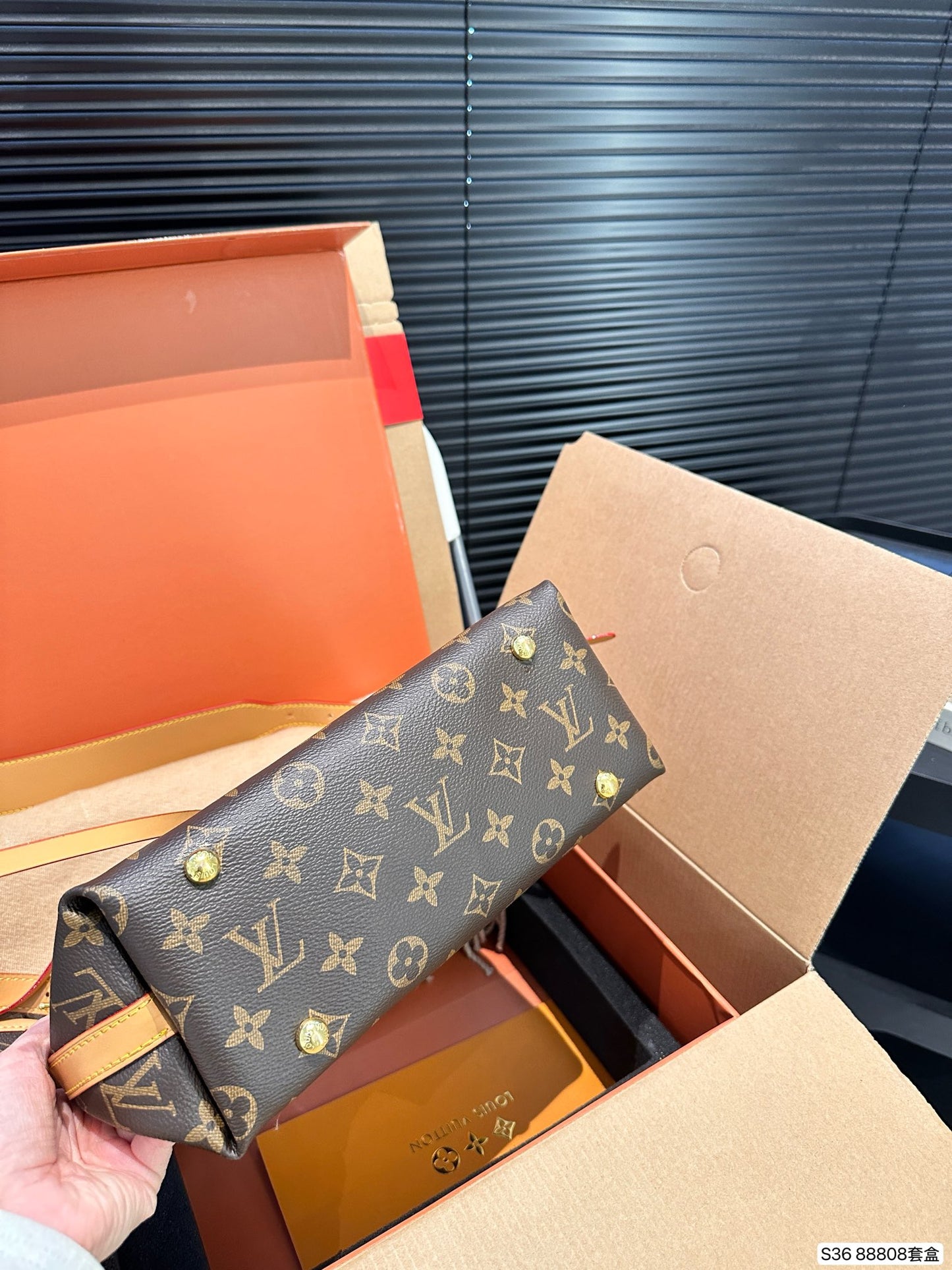 LOUIS VUITTON ルイヴィトン