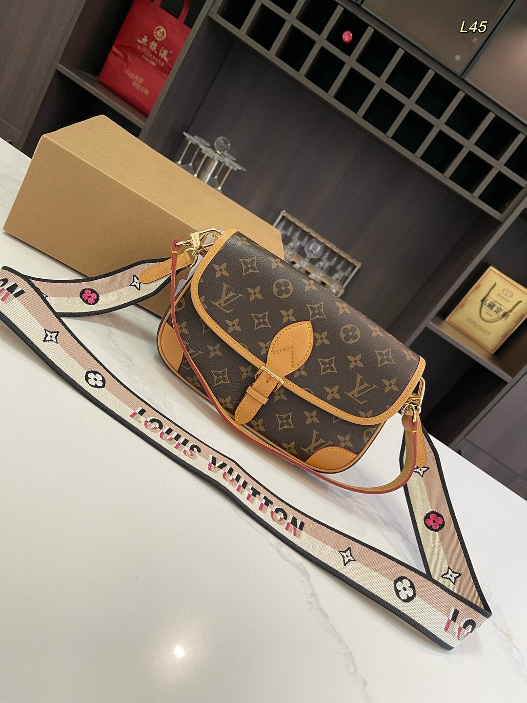 Louis Vuitton  バッグ