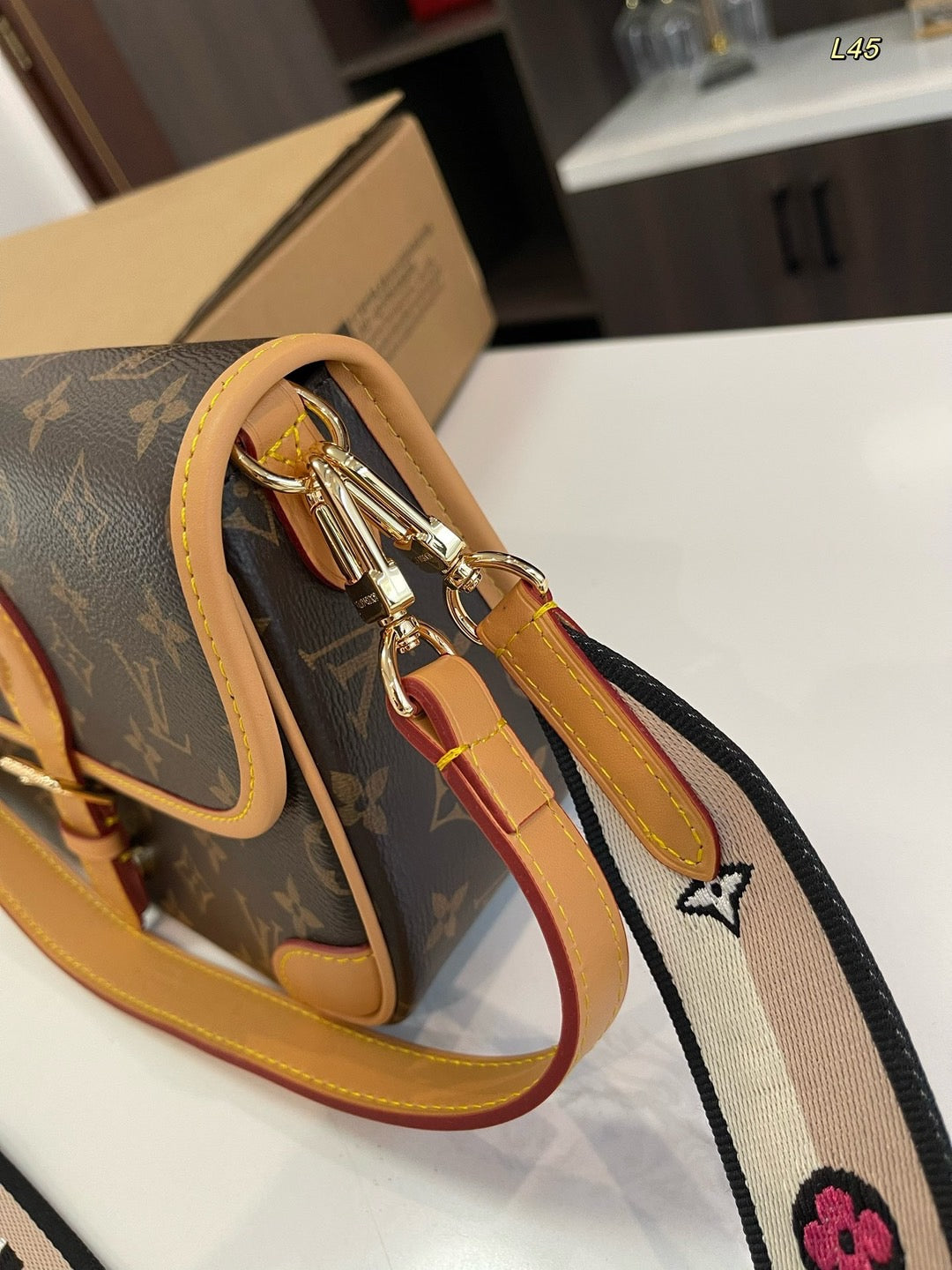 Louis Vuitton  バッグ