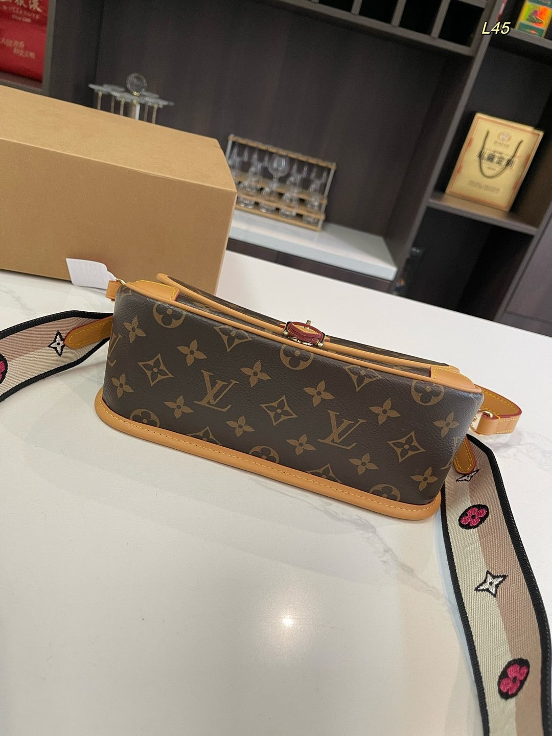 Louis Vuitton  バッグ