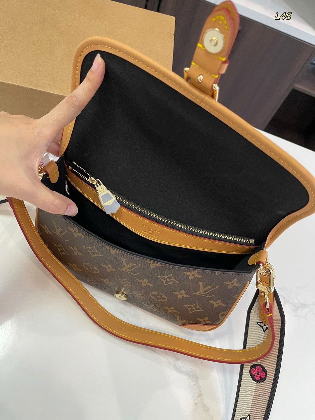 Louis Vuitton  バッグ