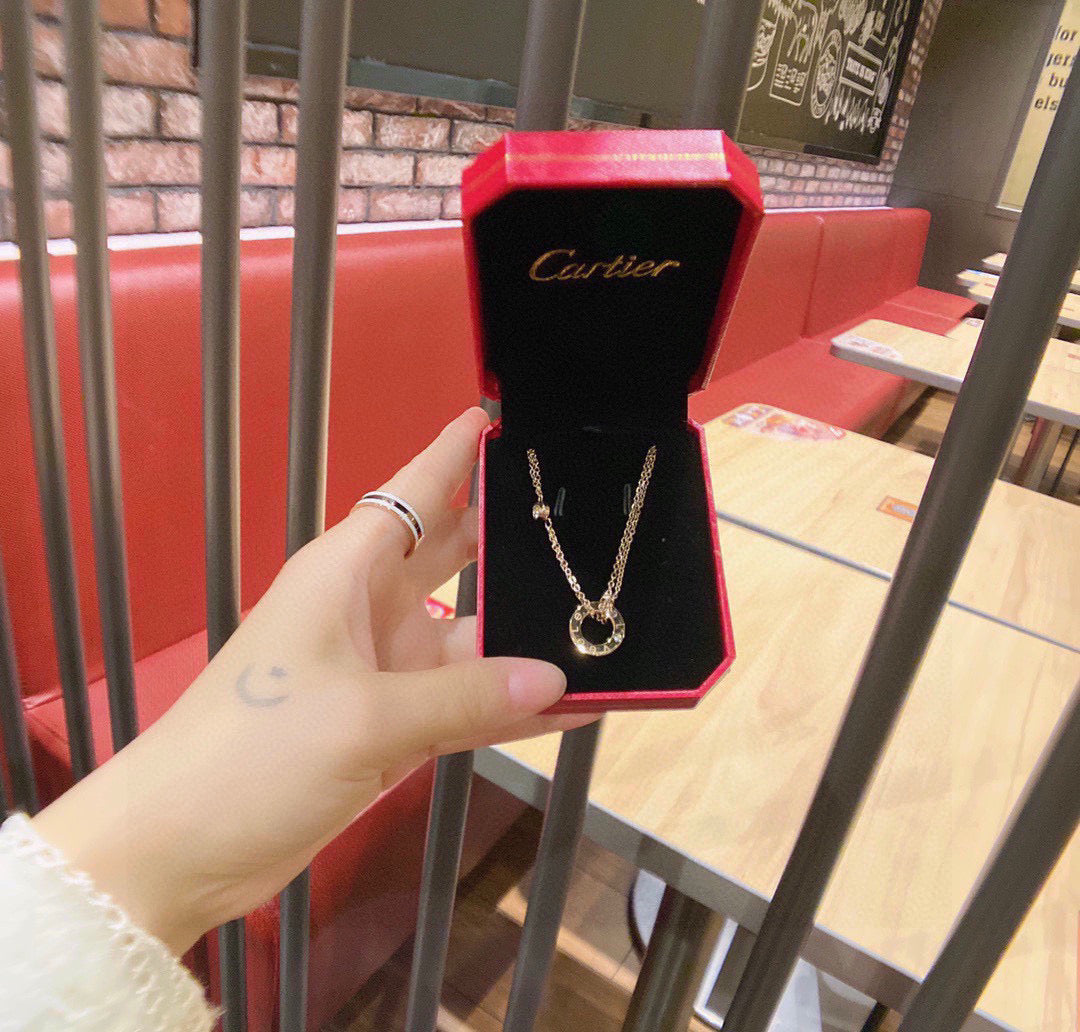 cartier ネックレス